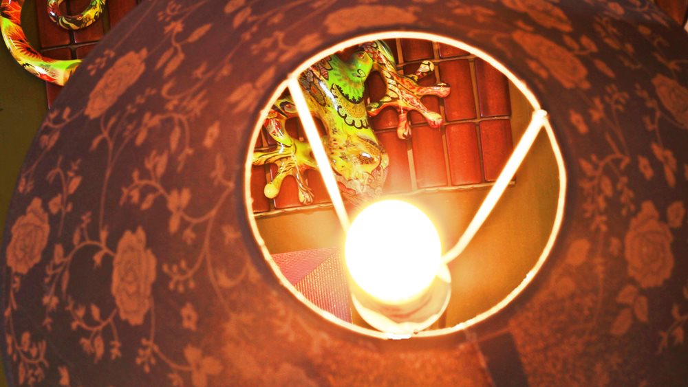 Lámpara con bombilla esfera LED TEMA E14 | 6W 